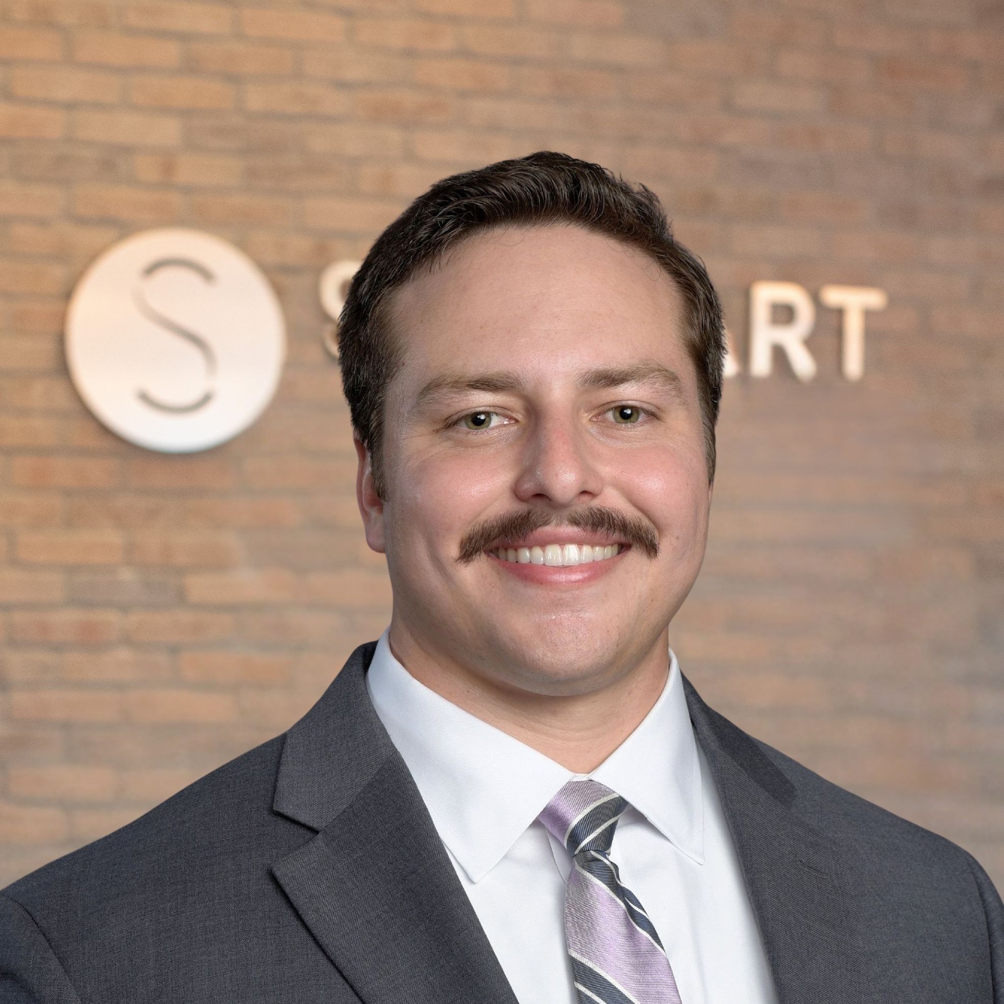 Dr. Gabe Mendoza, Doctor of Chiropractic at Stewart Chiropractic Center, Hendersonville TN, Se Habla Español